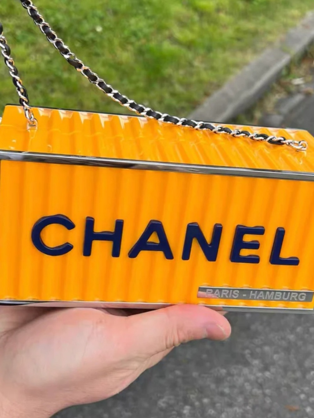 🧡ChaneI Orange 🍊 Shipping Container Bag 🚢 - Picture 6 of 7